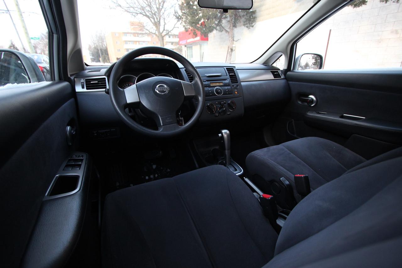 2007 Nissan Versa S Photo