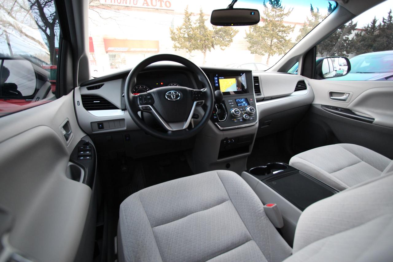 2016 Toyota Sienna LE - CARFAX VERIFIED CLEAN TITLE Photo