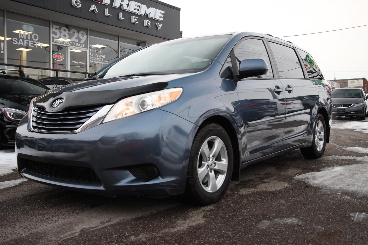 2016 Toyota Sienna LE - CARFAX VERIFIED CLEAN TITLE Photo2