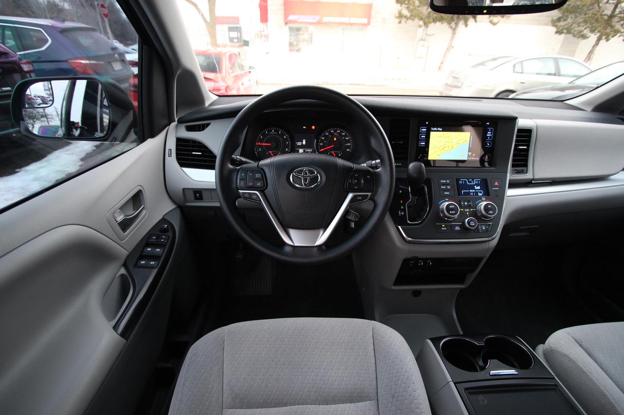 2016 Toyota Sienna LE - CARFAX VERIFIED CLEAN TITLE Photo