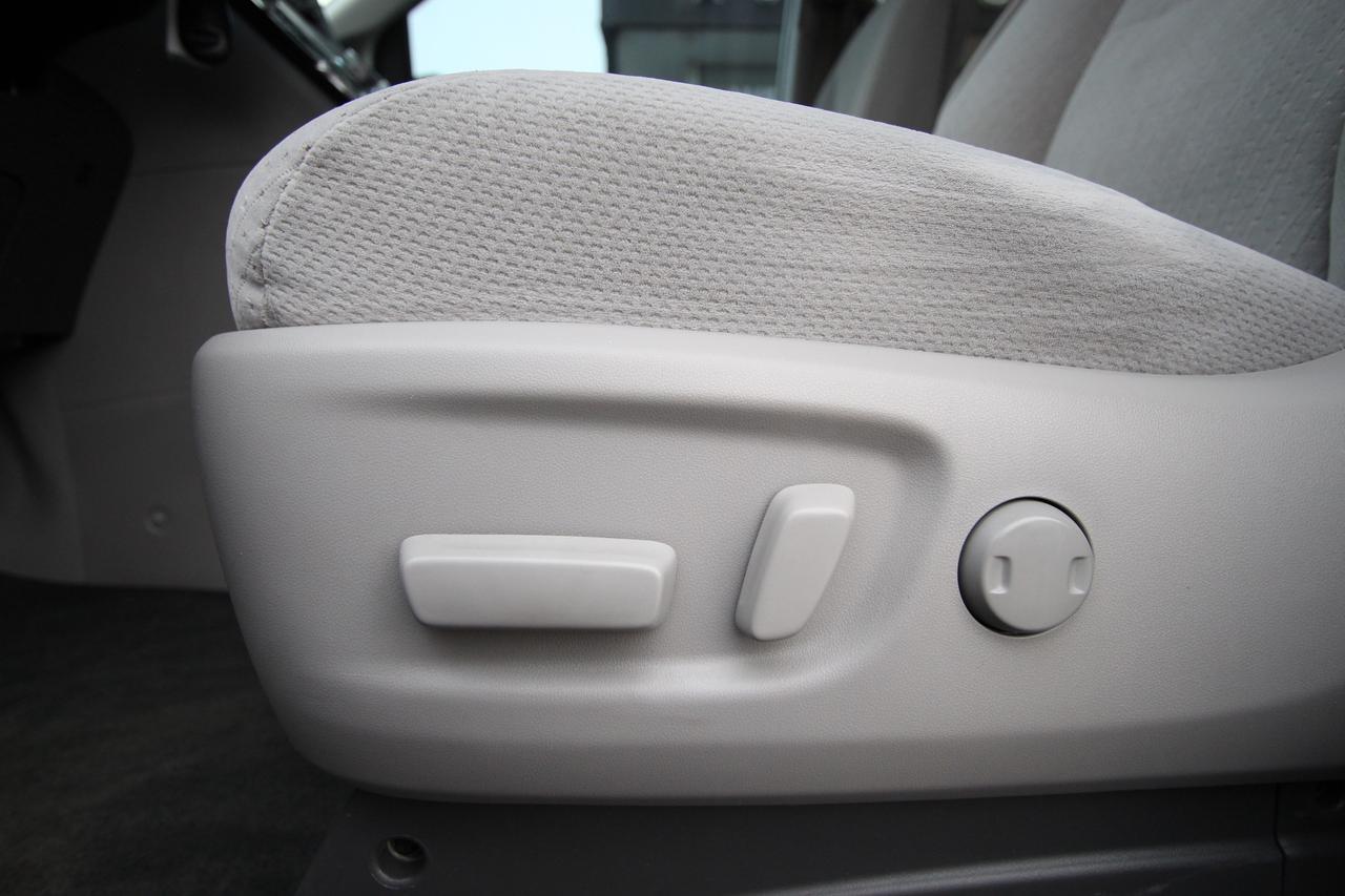 2016 Toyota Sienna LE - CARFAX VERIFIED CLEAN TITLE Photo