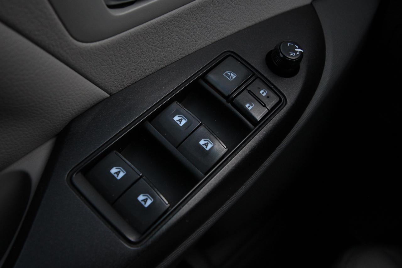 2016 Toyota Sienna LE - CARFAX VERIFIED CLEAN TITLE Photo