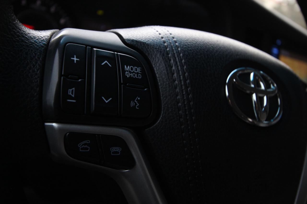 2016 Toyota Sienna LE - CARFAX VERIFIED CLEAN TITLE Photo