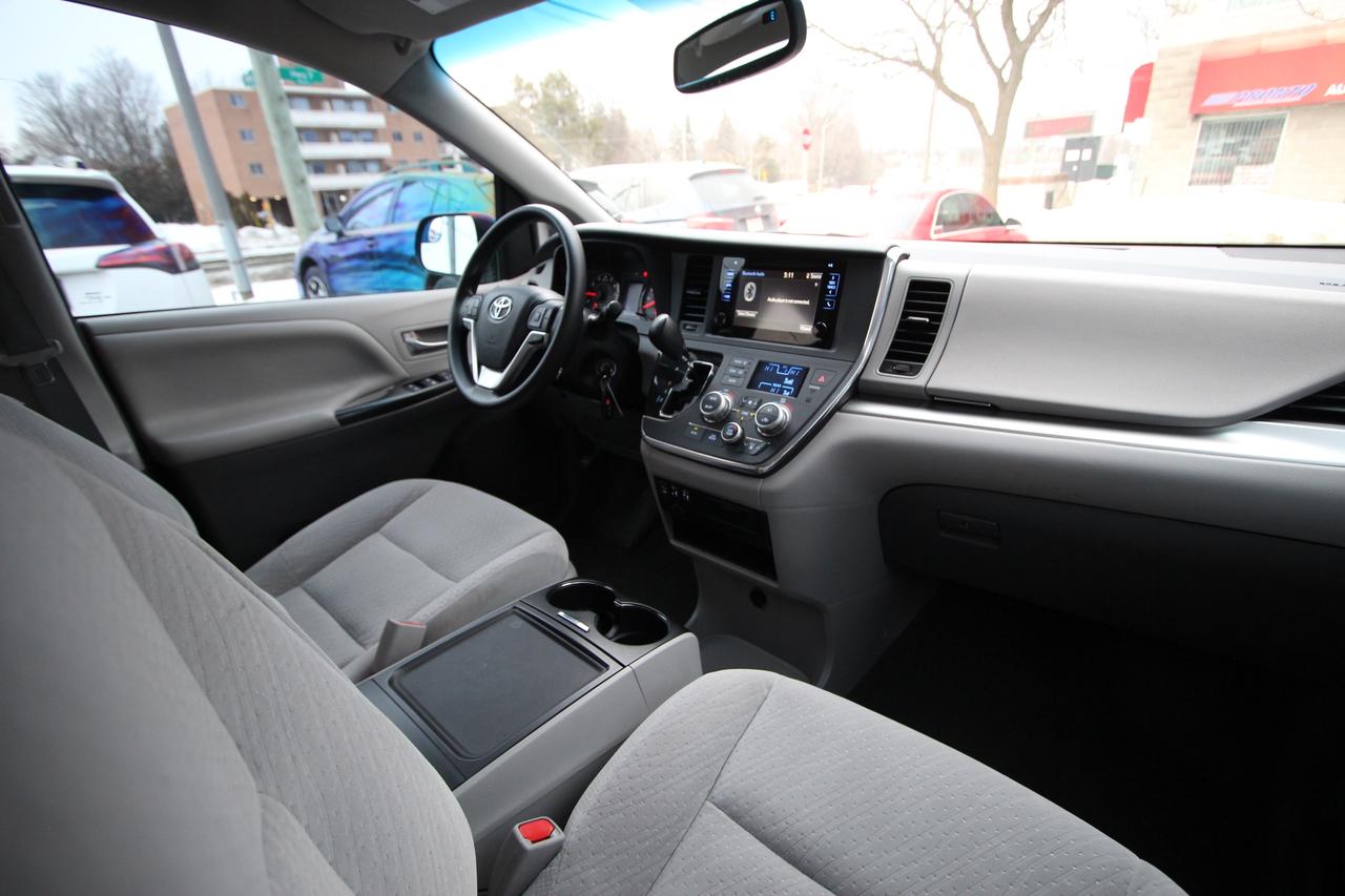 2016 Toyota Sienna LE - CARFAX VERIFIED CLEAN TITLE Photo