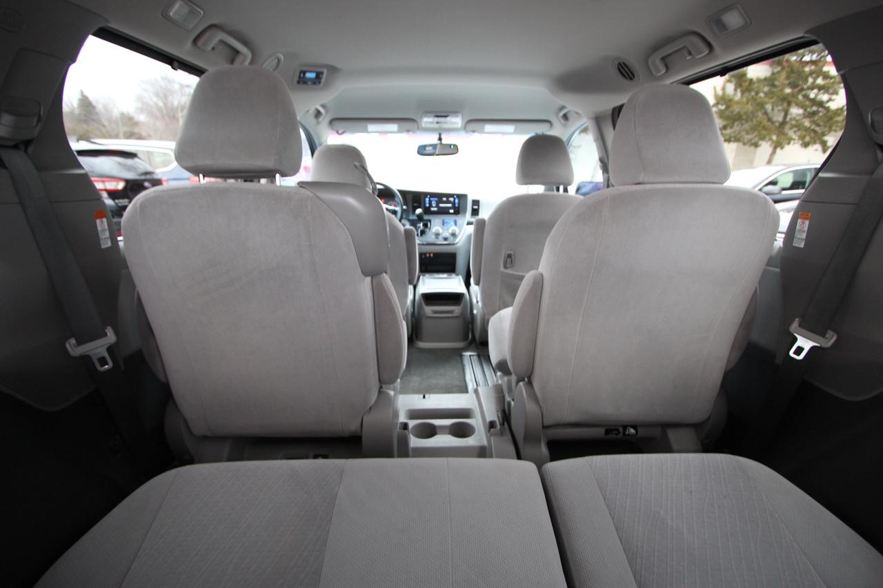 2016 Toyota Sienna LE - CARFAX VERIFIED CLEAN TITLE Photo
