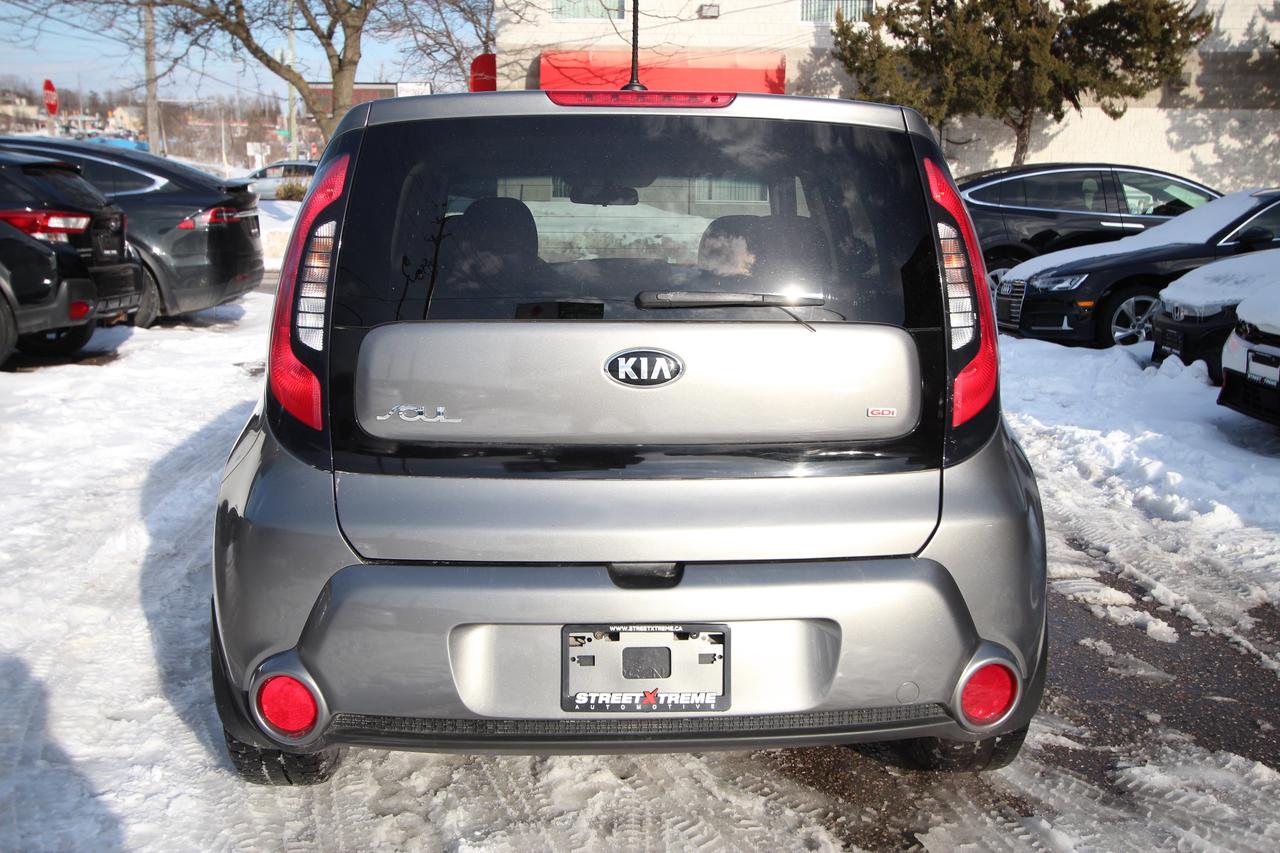 2016 Kia Soul Base- CARFAX VERIFIED CLEAN TITLE Photo3