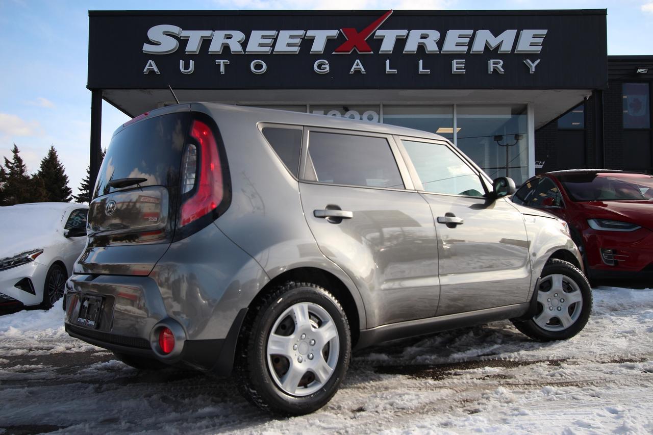 2016 Kia Soul Base- CARFAX VERIFIED CLEAN TITLE Photo