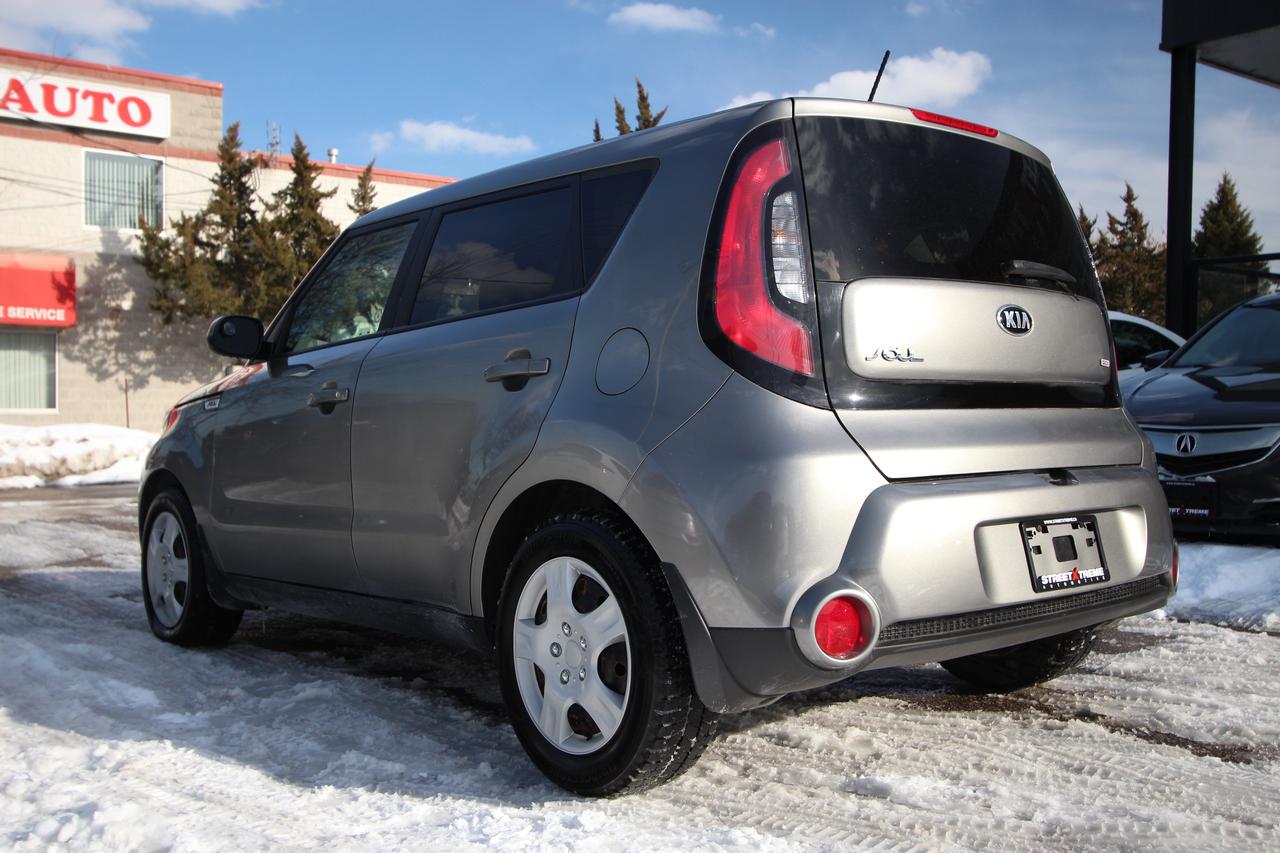 2016 Kia Soul Base- CARFAX VERIFIED CLEAN TITLE Photo