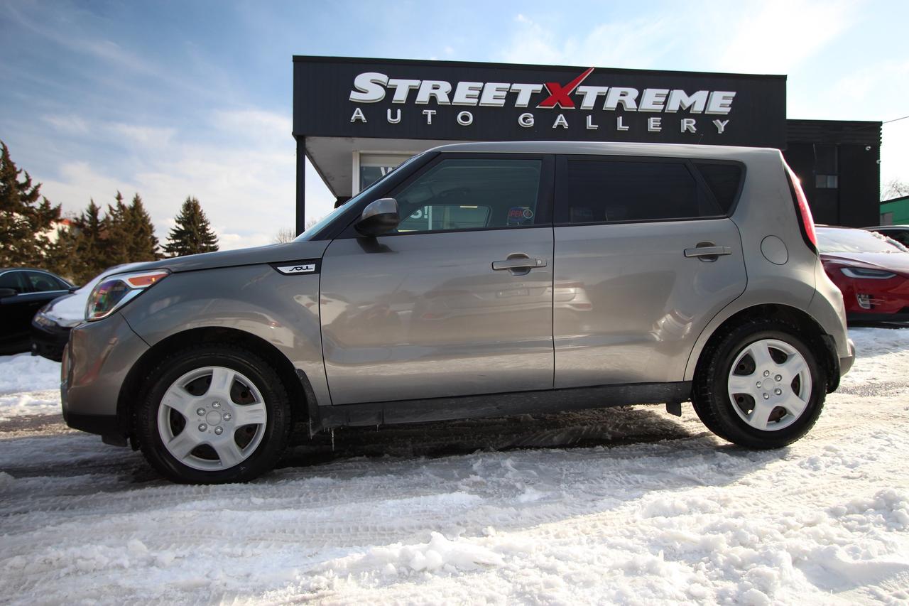 2016 Kia Soul Base- CARFAX VERIFIED CLEAN TITLE Photo