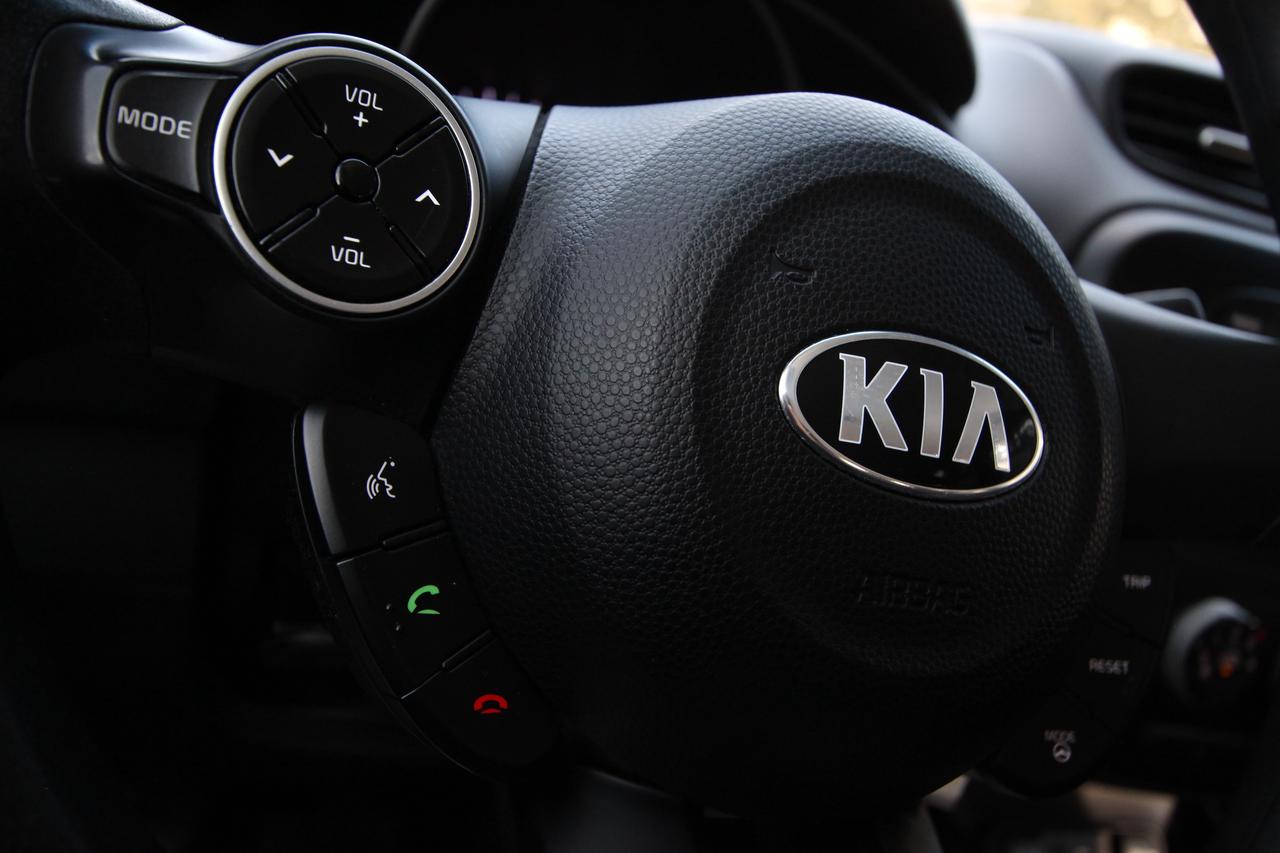 2016 Kia Soul Base- CARFAX VERIFIED CLEAN TITLE Photo