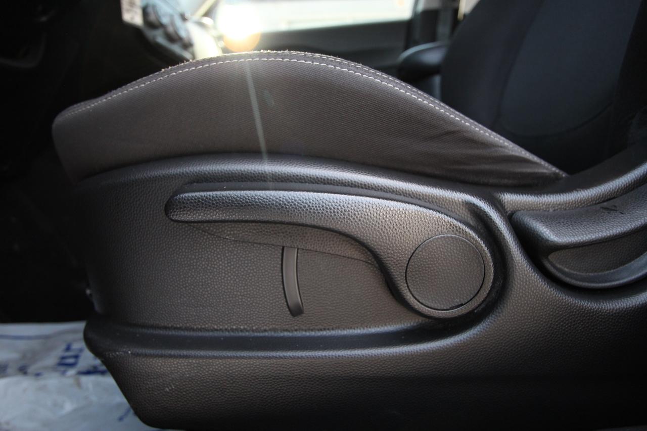 2016 Kia Soul Base- CARFAX VERIFIED CLEAN TITLE Photo