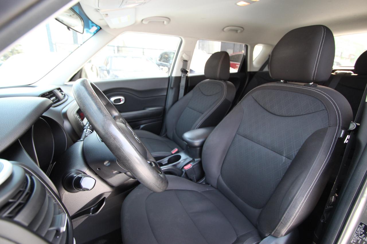 2016 Kia Soul Base- CARFAX VERIFIED CLEAN TITLE Photo