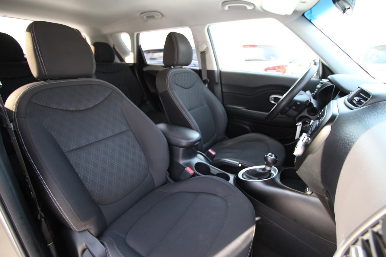 2016 Kia Soul Base- CARFAX VERIFIED CLEAN TITLE Photo