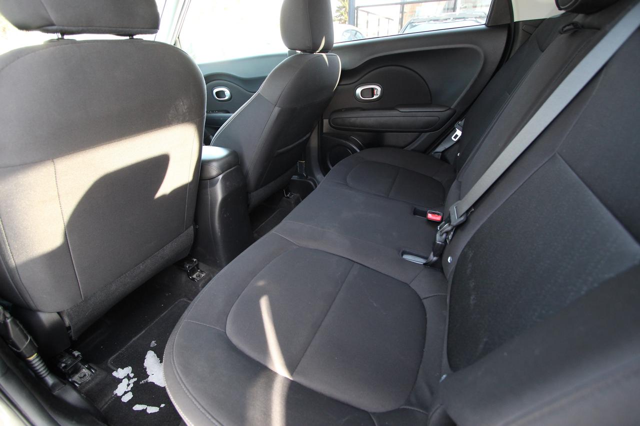 2016 Kia Soul Base- CARFAX VERIFIED CLEAN TITLE Photo