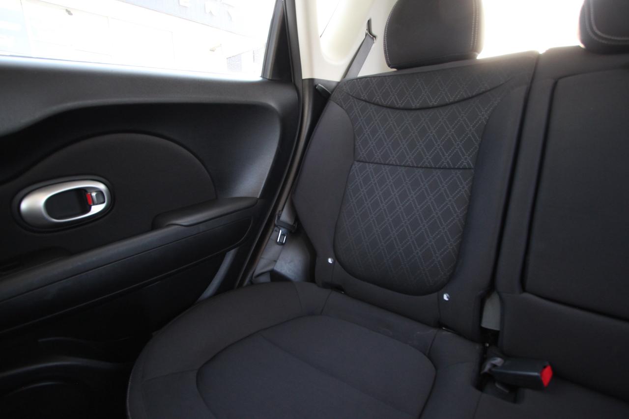 2016 Kia Soul Base- CARFAX VERIFIED CLEAN TITLE Photo