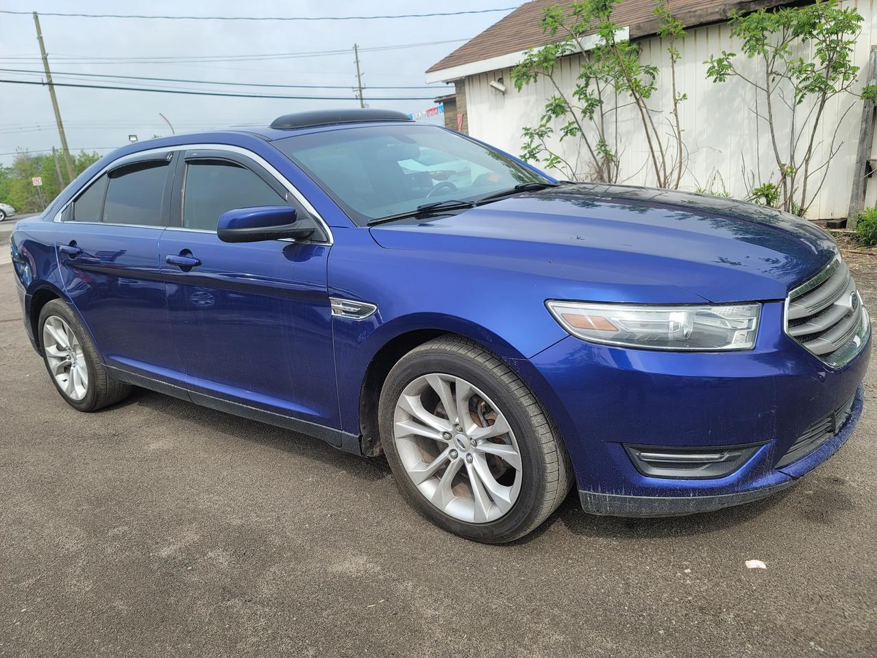 2013 Ford Taurus SEL Photo4