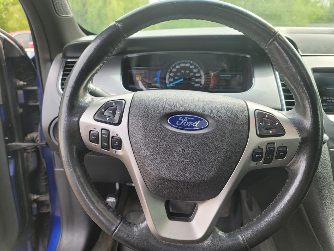 2013 Ford Taurus SEL Photo