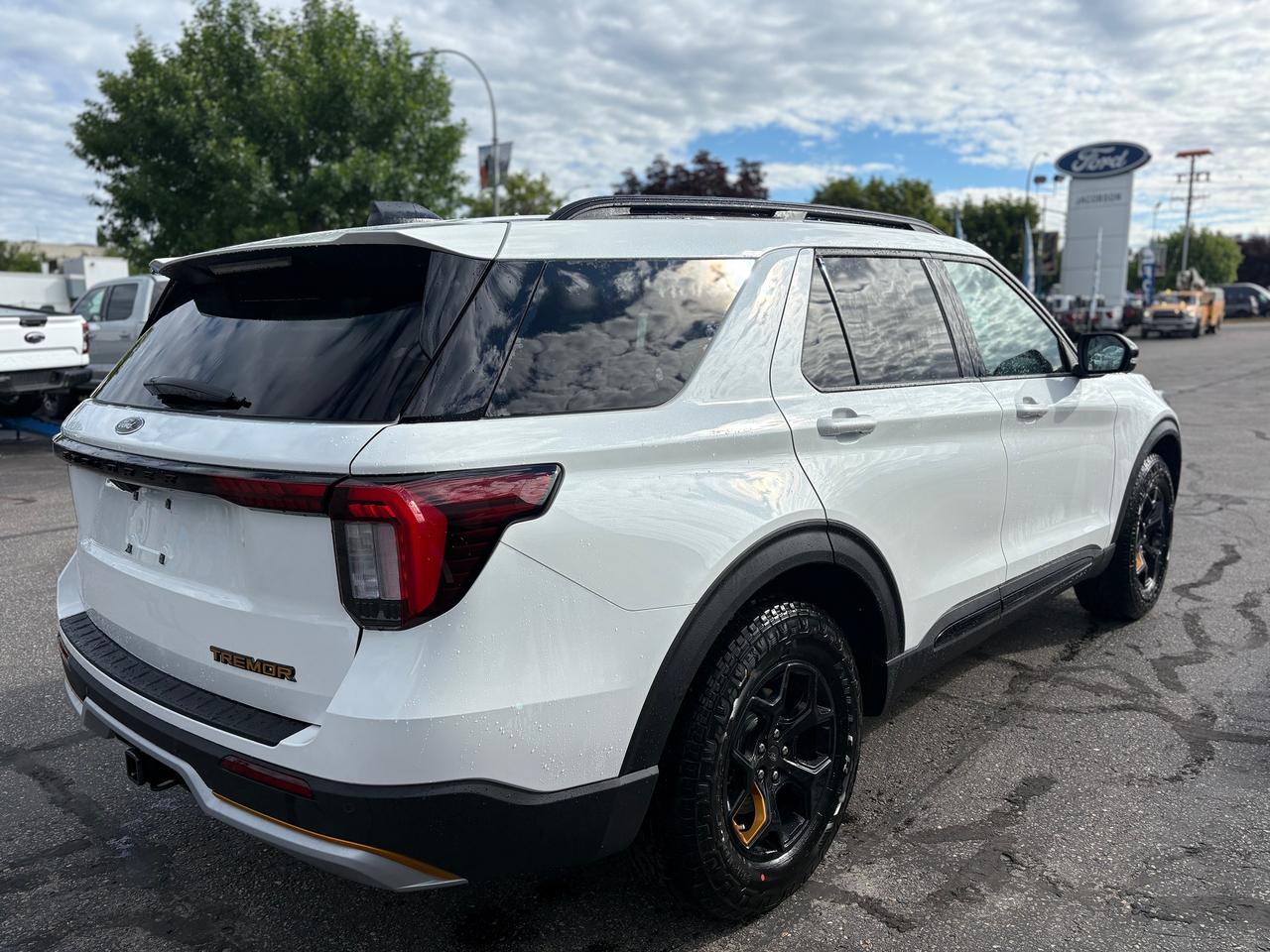 2026 Ford Explorer TREMOR Photo4