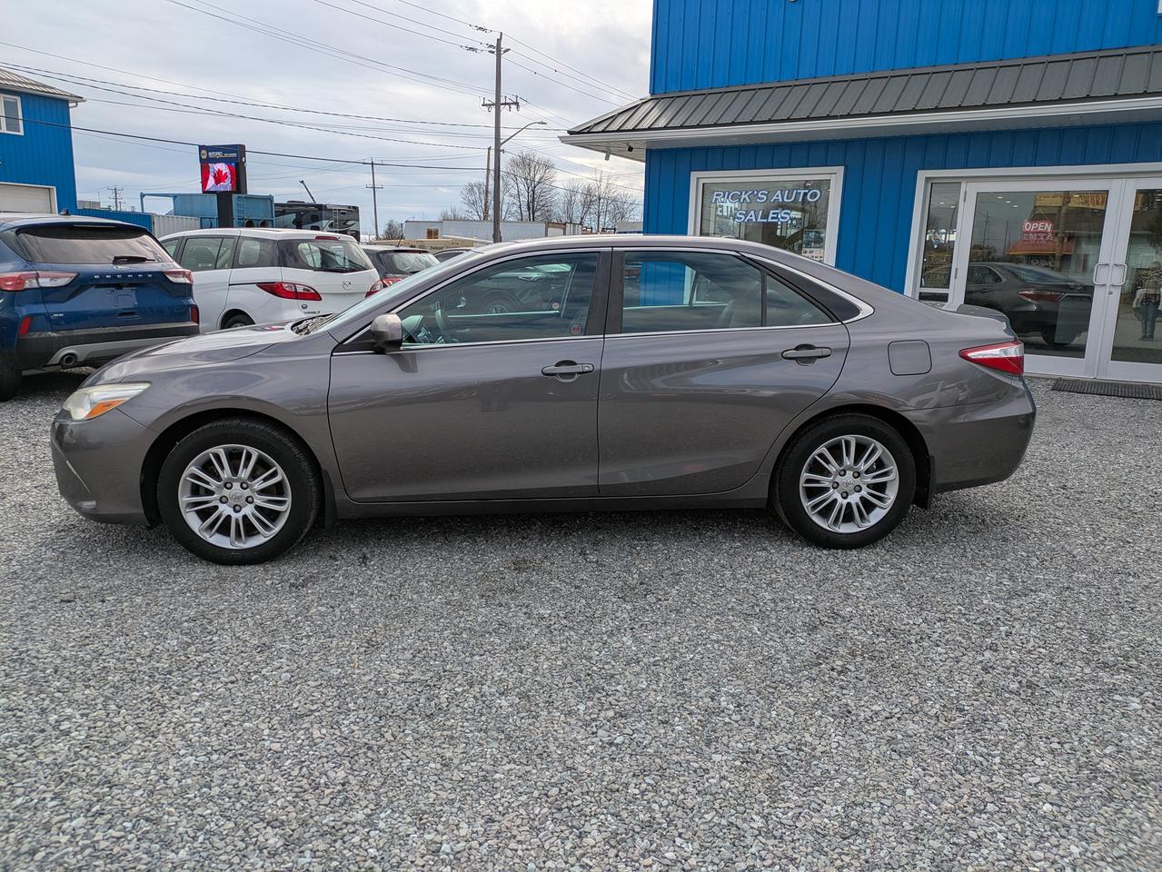 2015 Toyota Camry 4dr Sdn I4 Auto LE Photo