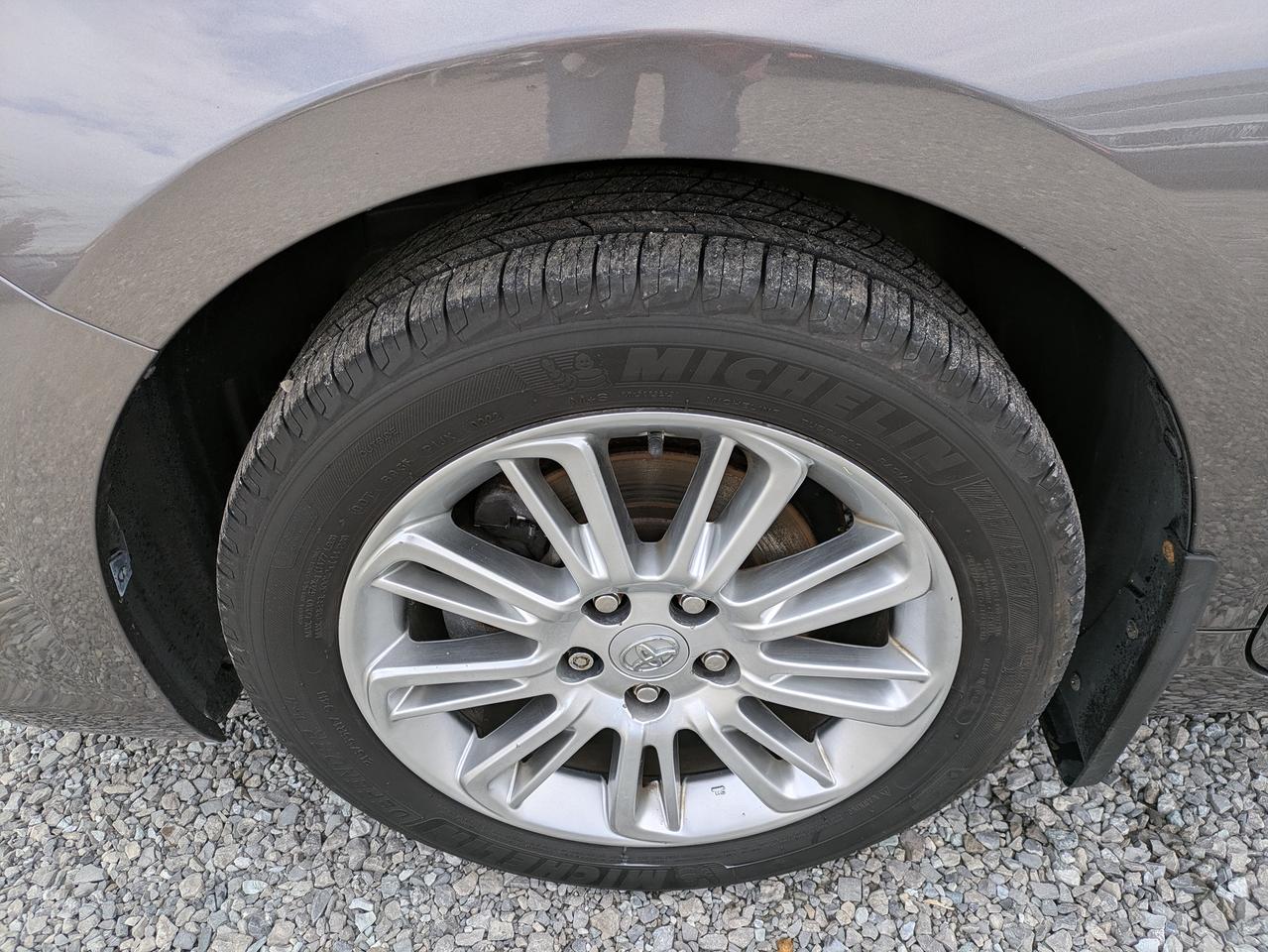 2015 Toyota Camry 4dr Sdn I4 Auto LE Photo