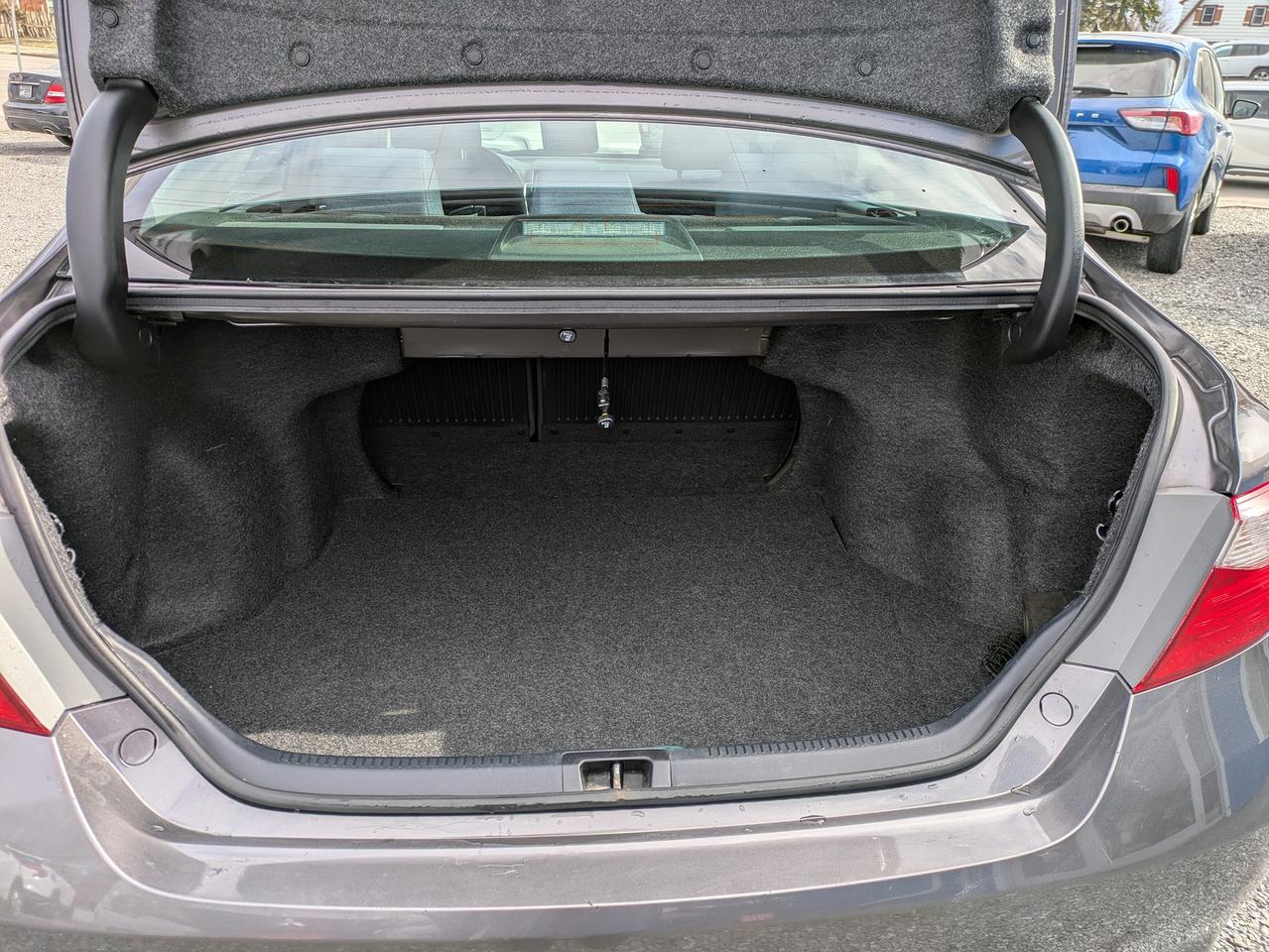 2015 Toyota Camry 4dr Sdn I4 Auto LE Photo