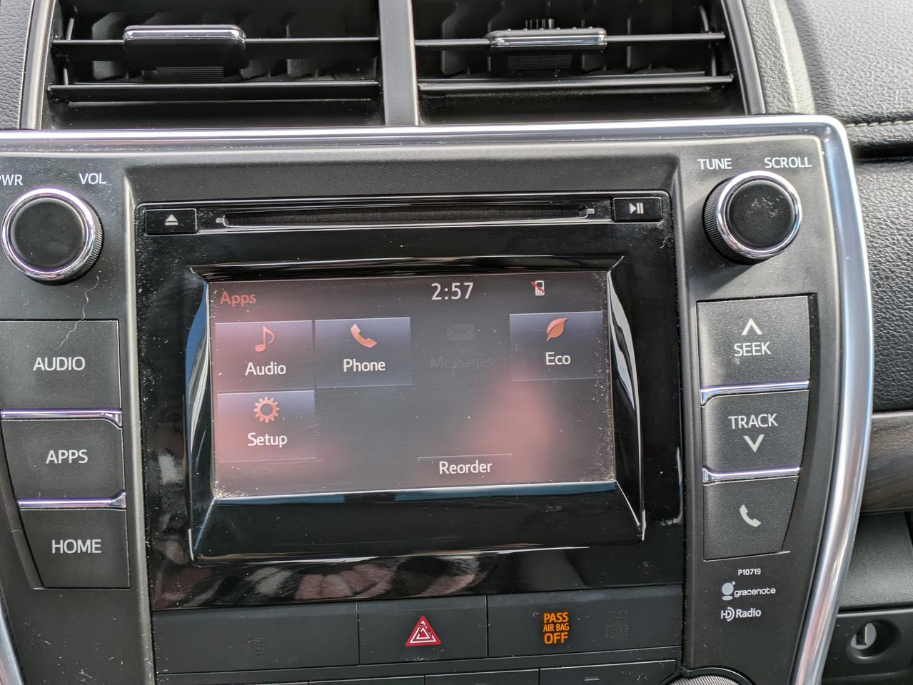 2015 Toyota Camry 4dr Sdn I4 Auto LE Photo