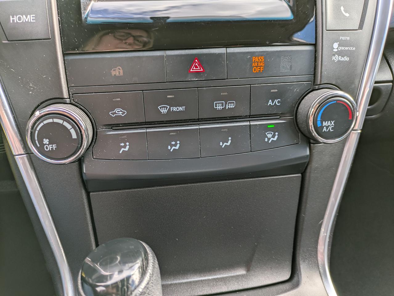 2015 Toyota Camry 4dr Sdn I4 Auto LE Photo