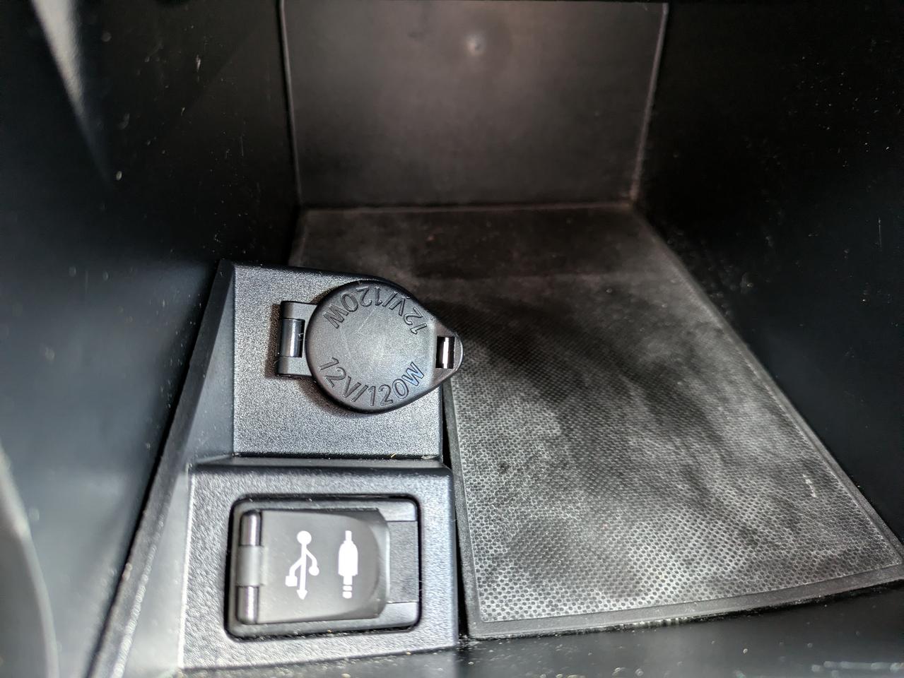 2015 Toyota Camry 4dr Sdn I4 Auto LE Photo