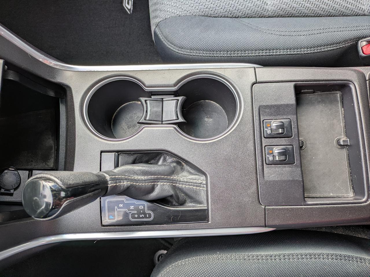 2015 Toyota Camry 4dr Sdn I4 Auto LE Photo