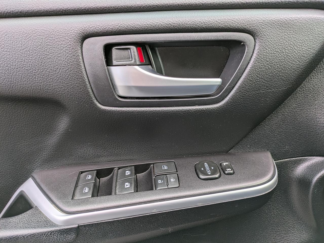 2015 Toyota Camry 4dr Sdn I4 Auto LE Photo