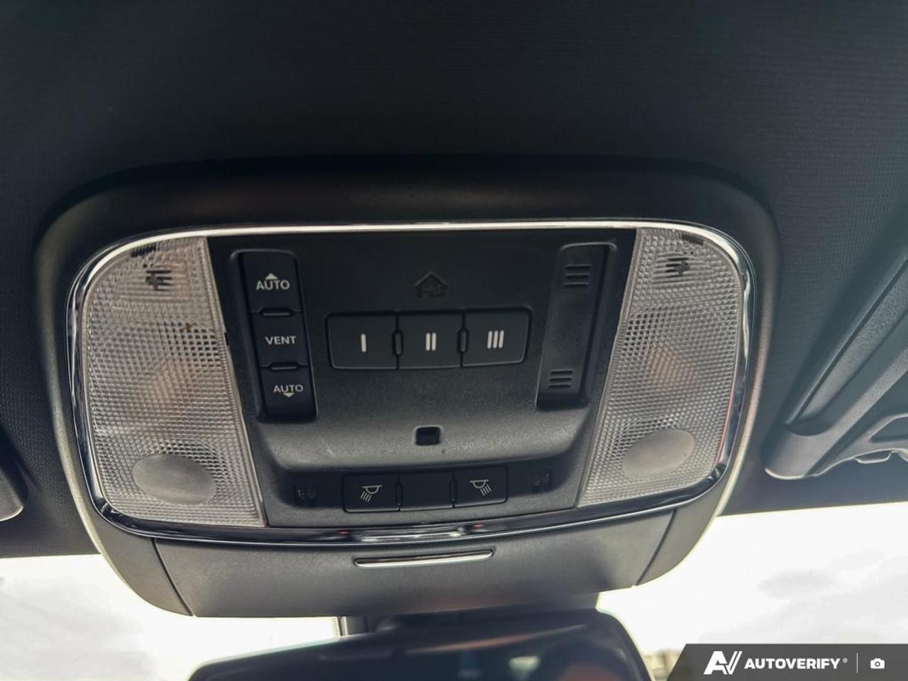 2022 Dodge Charger R/T DAYTONA / NO ACCIDENTS / 5.7L / NAV / ROOF Photo