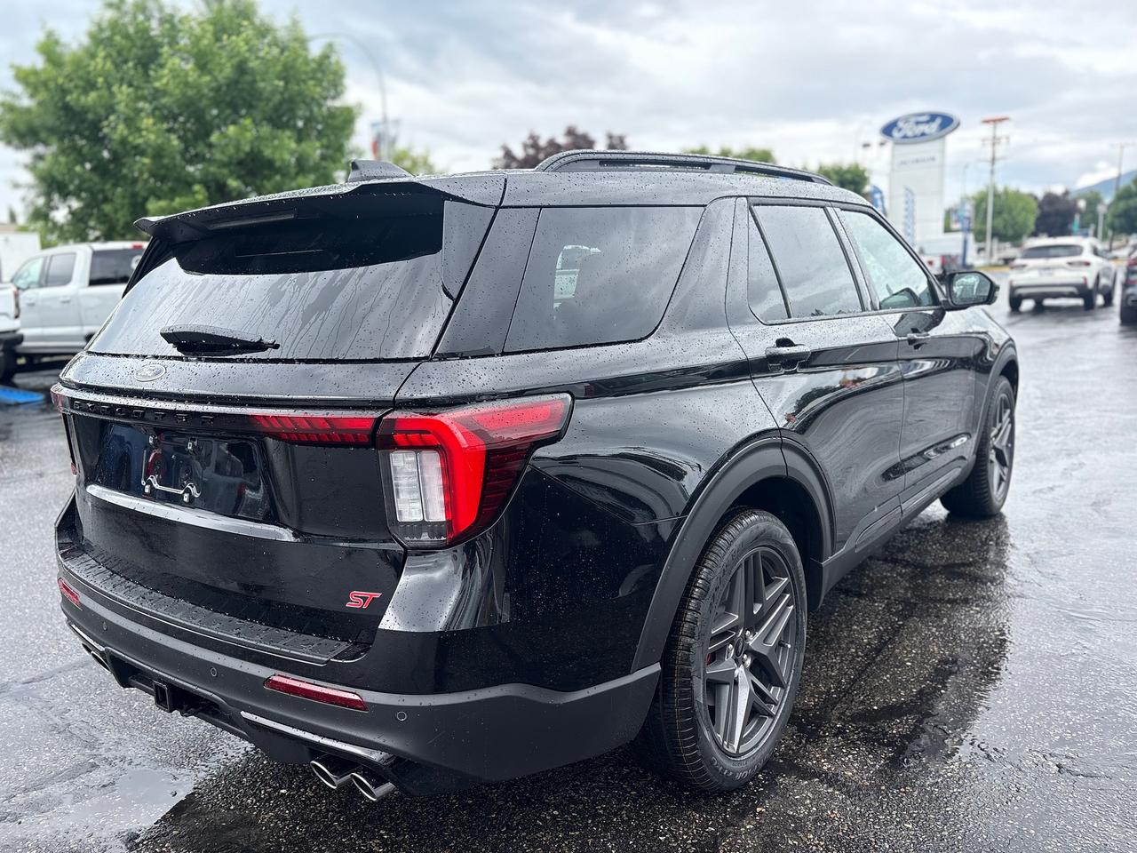 2026 Ford Explorer ST Photo4