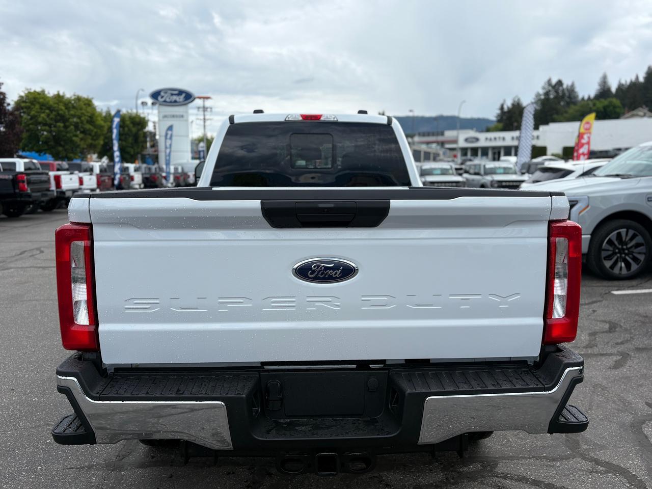 2026 Ford F-350 Super Duty SRW XLT Photo3