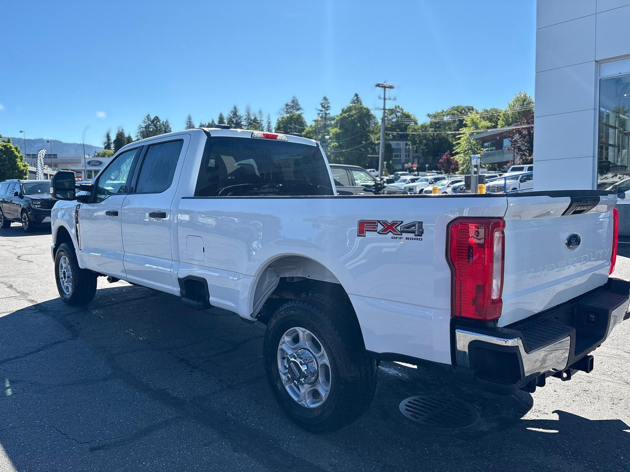 2026 Ford F-350 Super Duty SRW XLT Photo2