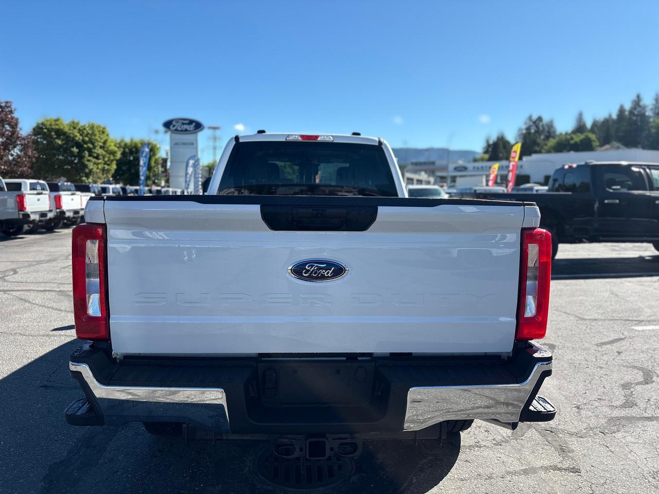 2026 Ford F-350 Super Duty SRW XLT Photo3