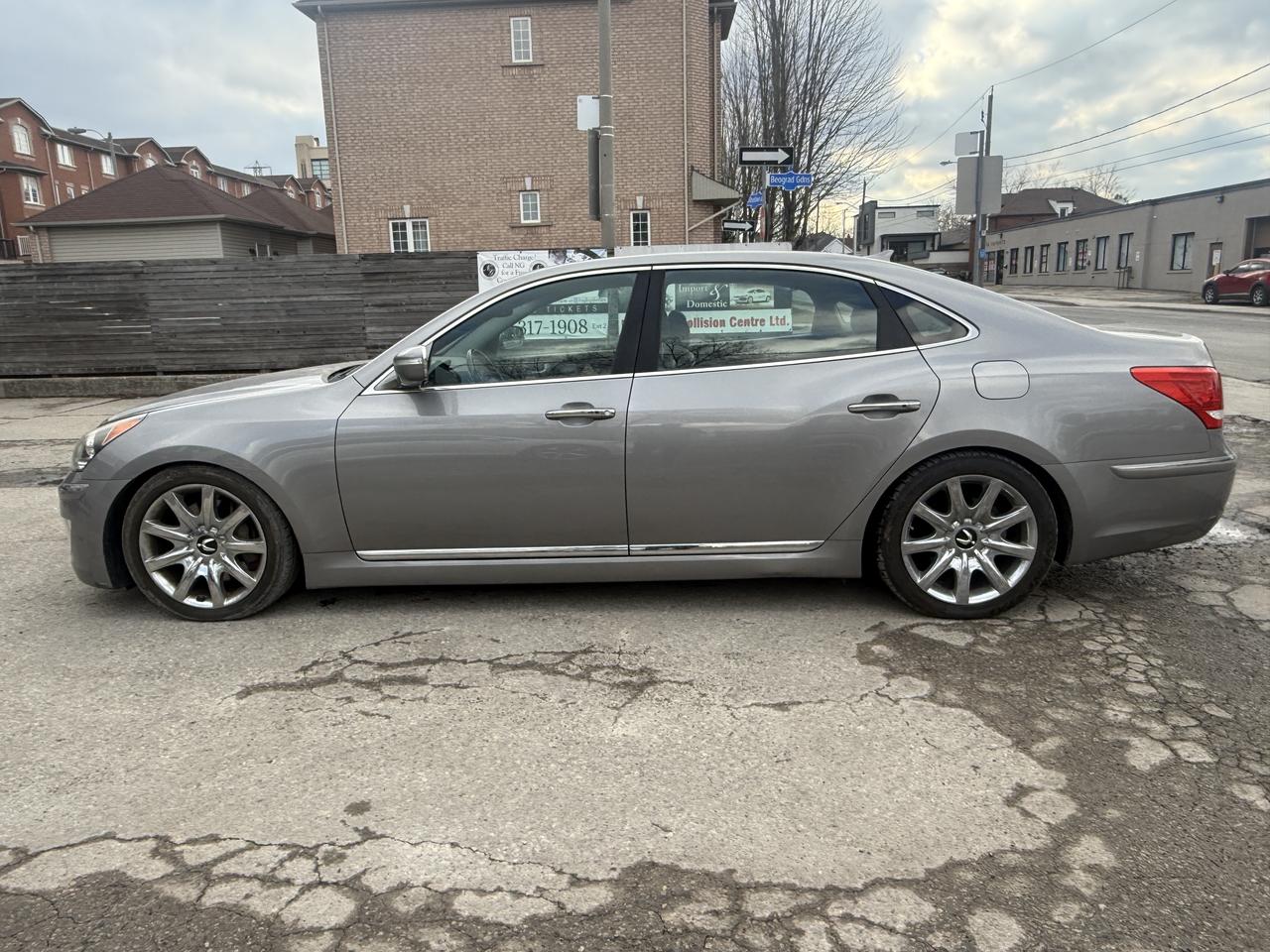 2012 Hyundai Equus SIGNATURE Photo