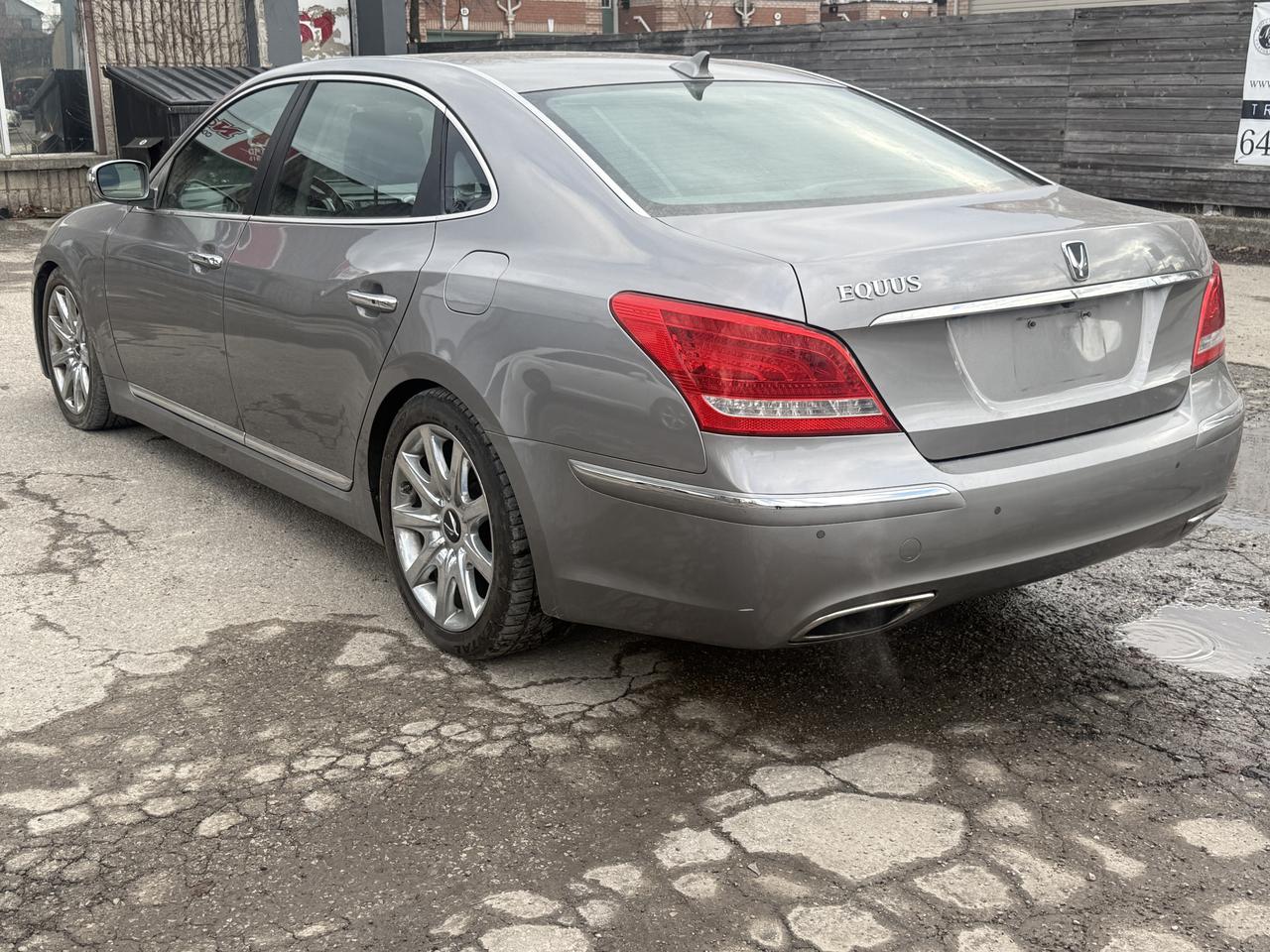 2012 Hyundai Equus SIGNATURE Photo