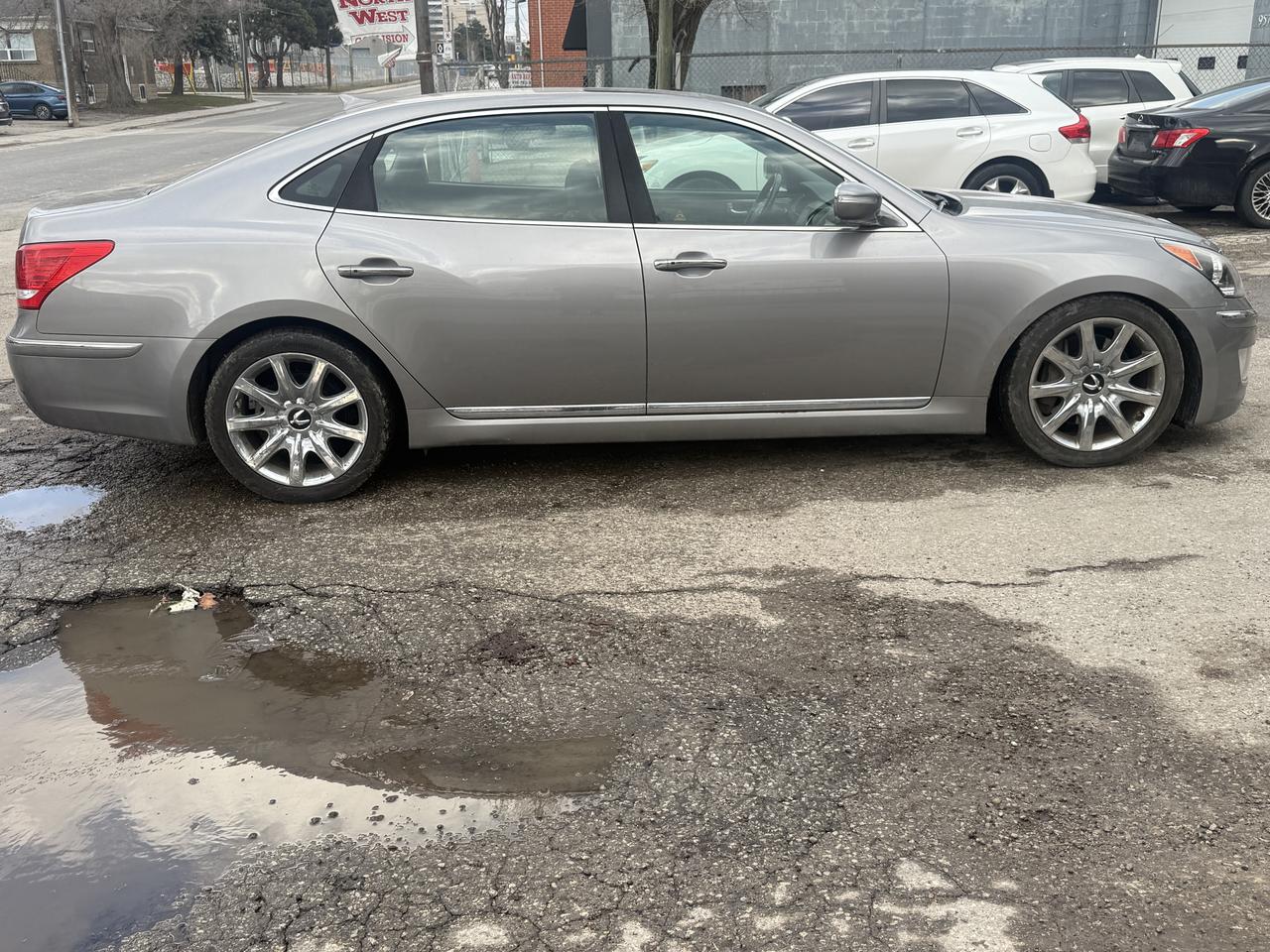 2012 Hyundai Equus SIGNATURE Photo3