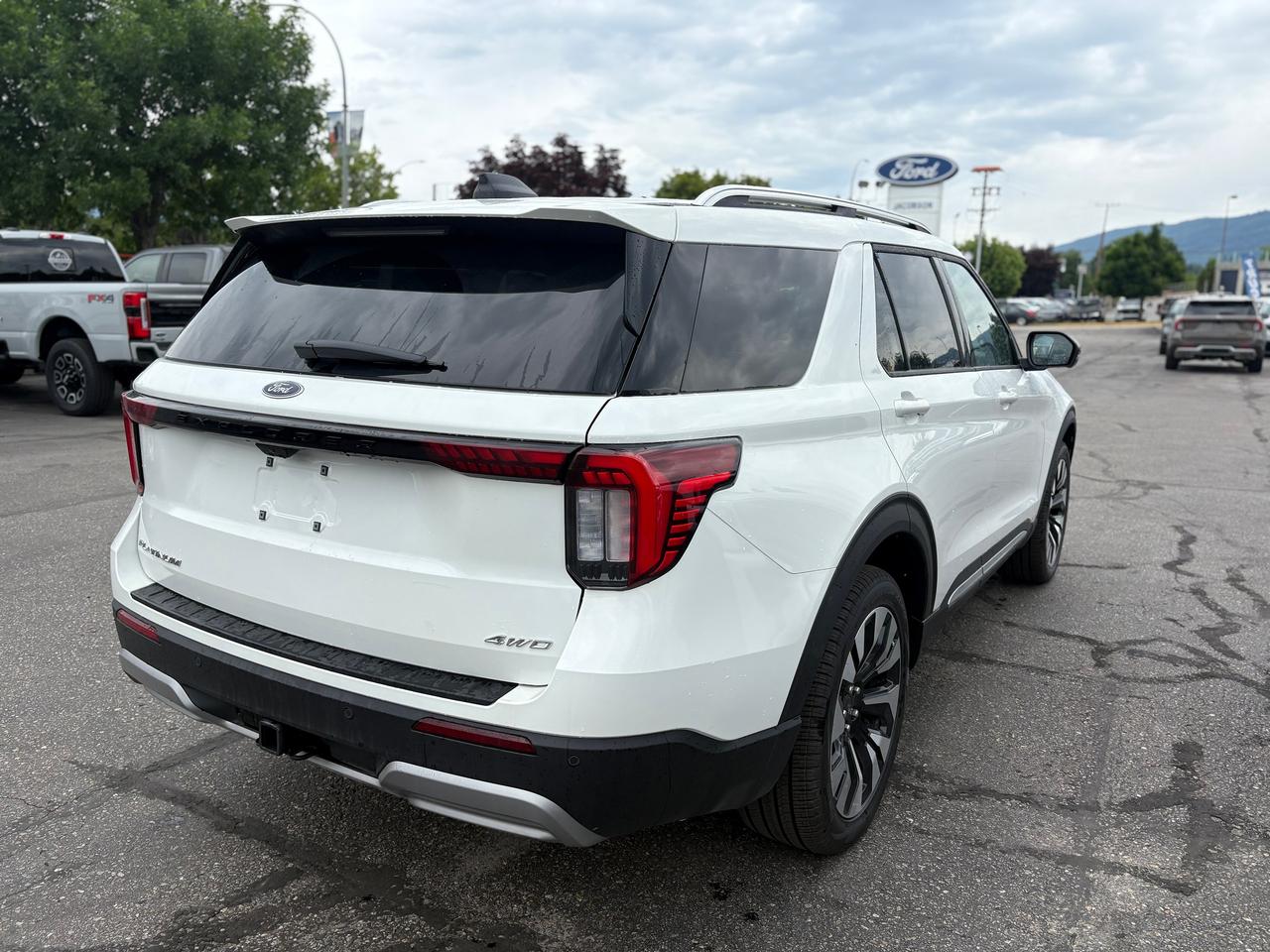 2026 Ford Explorer Platinum Photo4