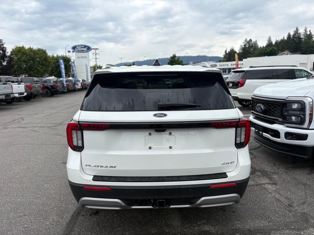 2026 Ford Explorer Platinum Photo3