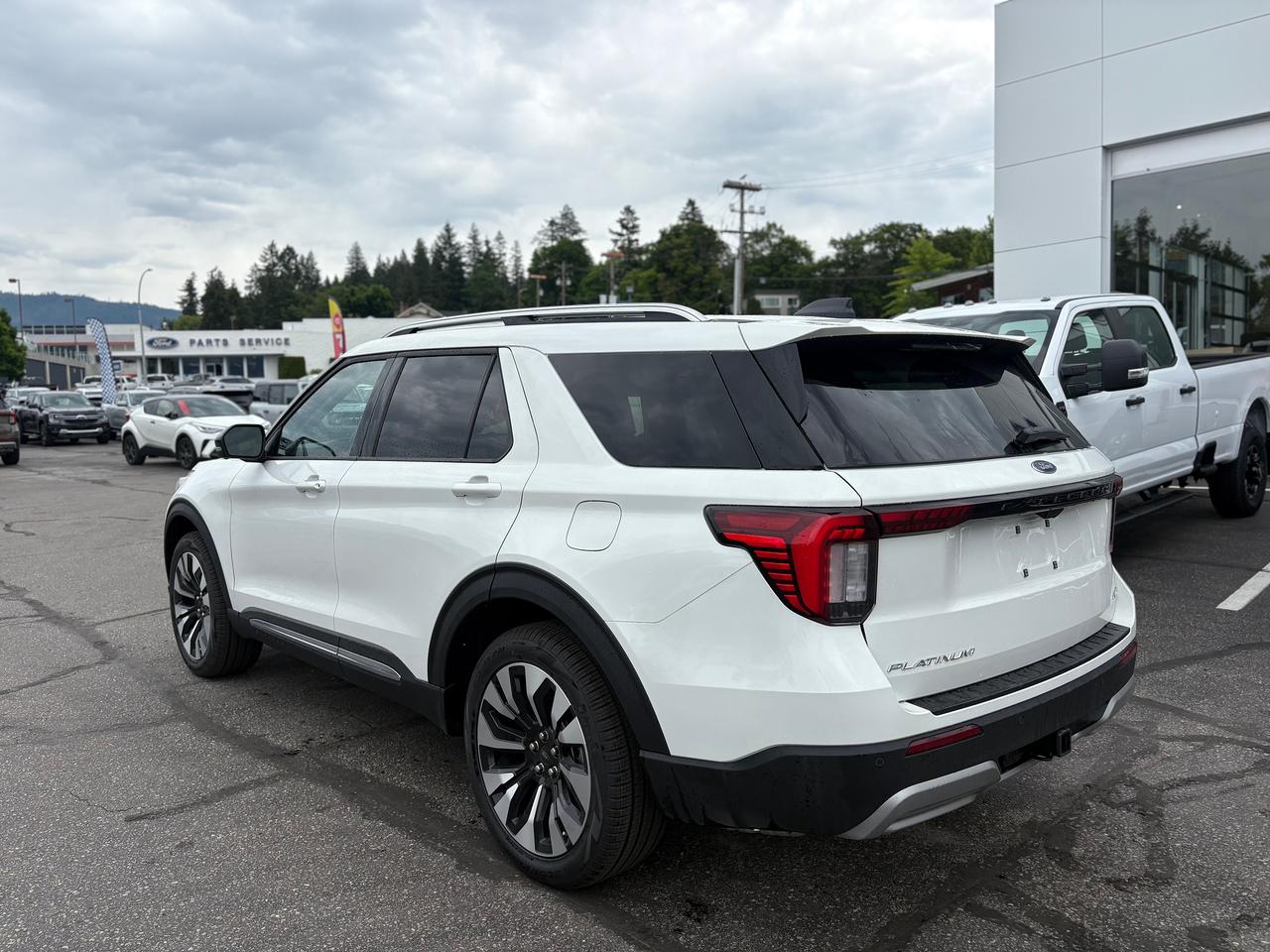 2026 Ford Explorer Platinum Photo2