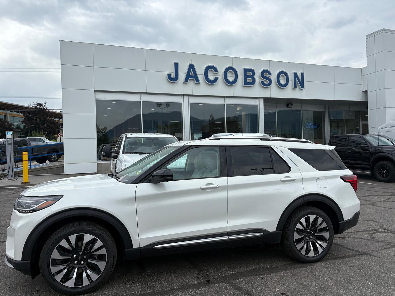 2026 Ford Explorer Platinum Photo1