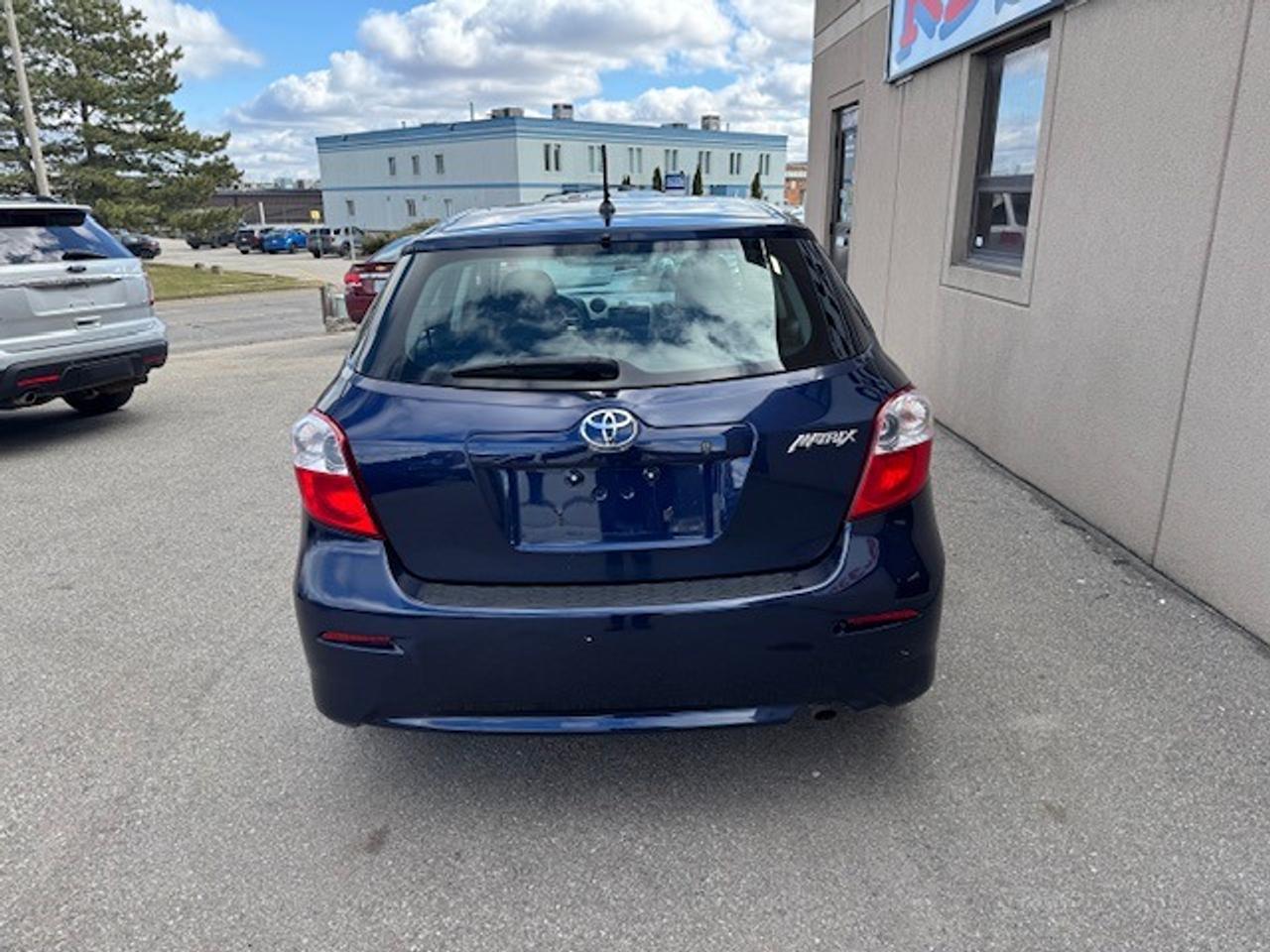 2014 Toyota Matrix 4 dr hatch auto accident free Photo