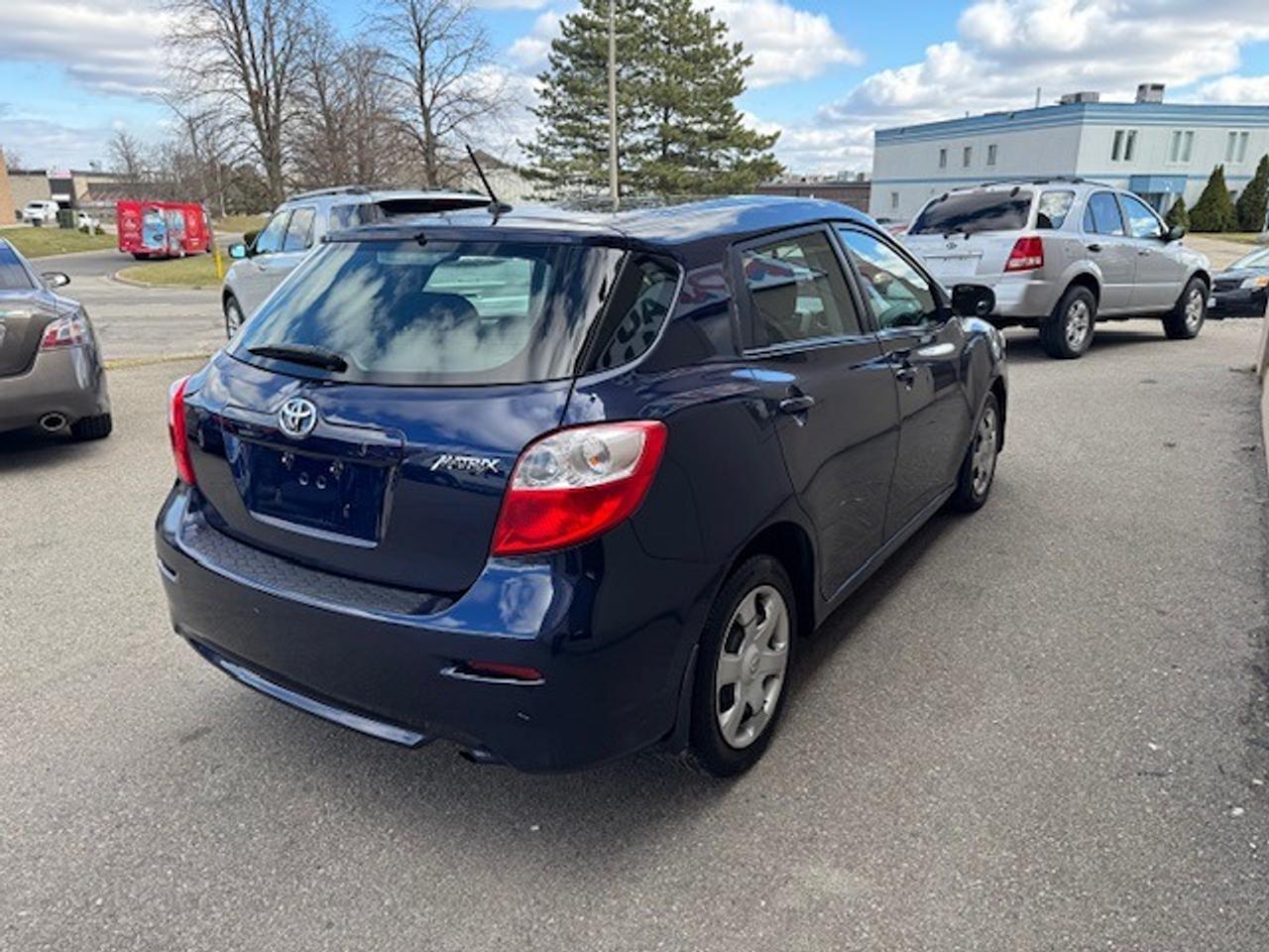 2014 Toyota Matrix 4 dr hatch auto accident free Photo