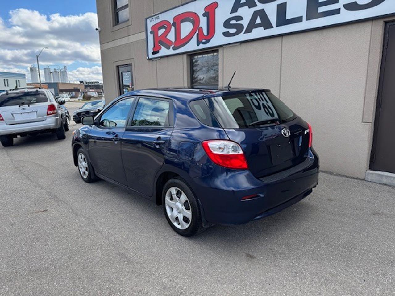 2014 Toyota Matrix 4 dr hatch auto accident free Photo