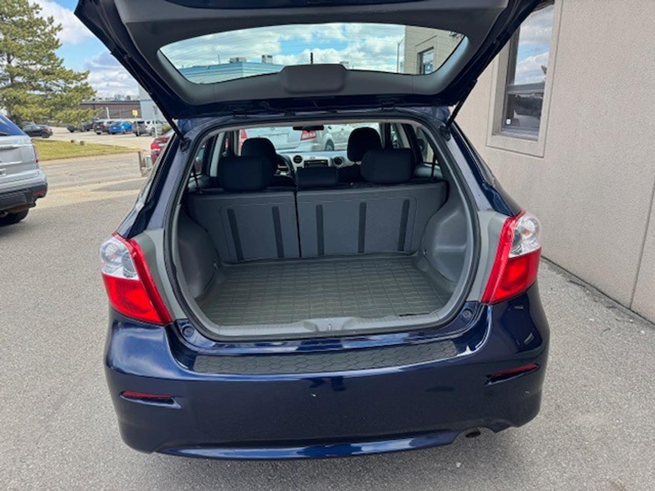 2014 Toyota Matrix 4 dr hatch auto accident free Photo