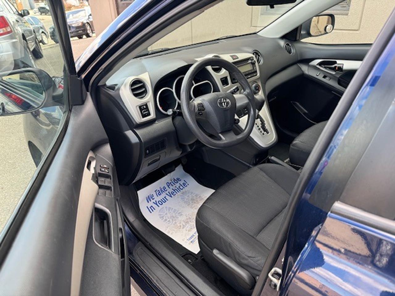 2014 Toyota Matrix 4 dr hatch auto accident free Photo