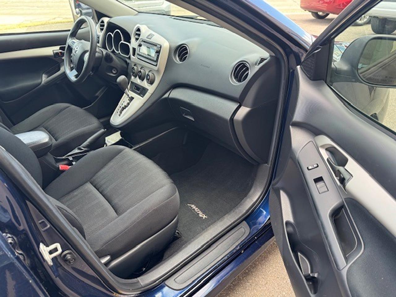 2014 Toyota Matrix 4 dr hatch auto accident free Photo