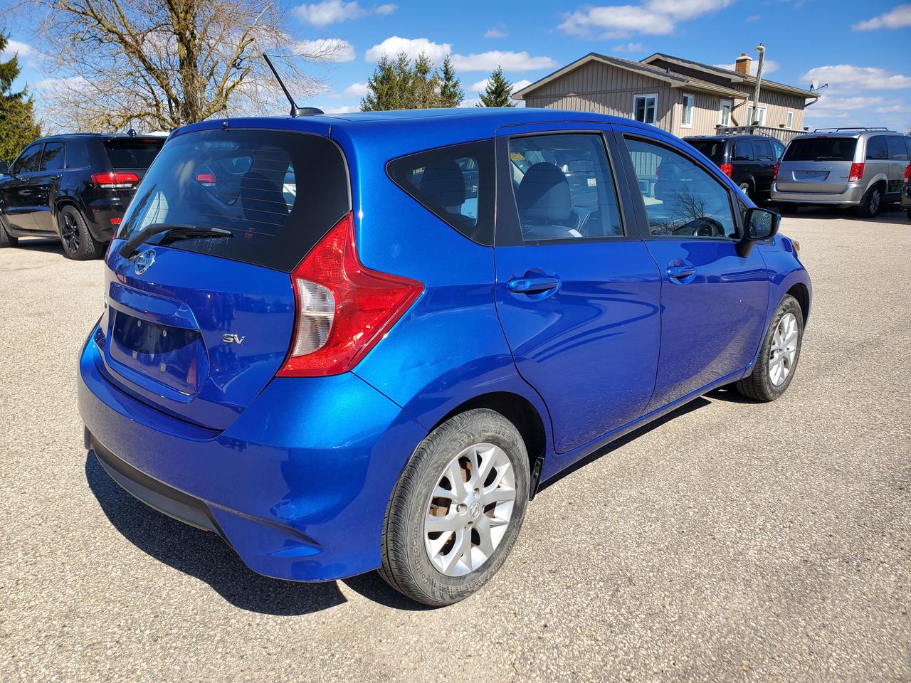 2017 Nissan Versa Note SV Photo3
