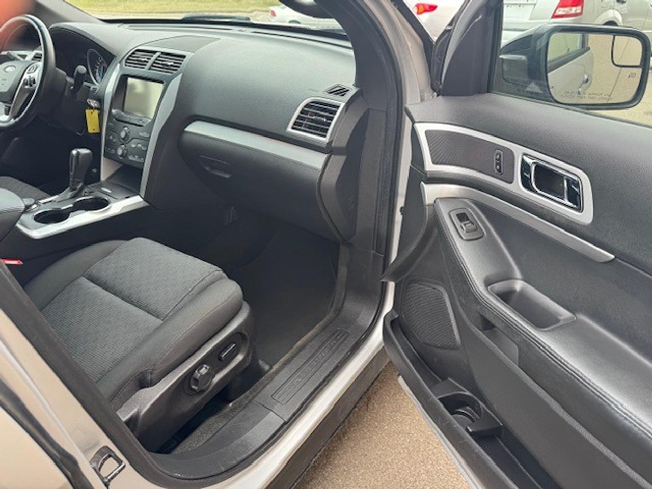 2015 Ford Explorer 4WD 4dr XLT 1 OWNER,ACCIDENT FREE ONLY 89000KM Photo